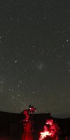 Südliche Milchstraße, Große und kleine Magellansche Wolke über der Fornax-51-Montierung